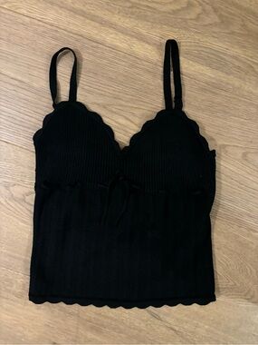 Aritzia - Wilfred Black Scallop-Edge Rib Knit Cami